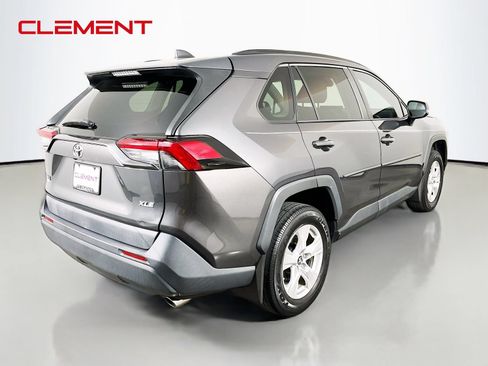 Used 2019 Toyota RAV4 XLE w/ Convenience Package FWD image 7