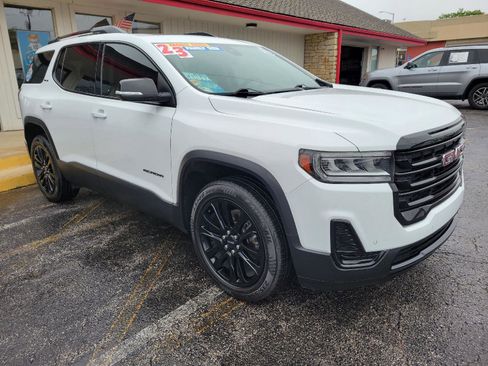 Used 2023 GMC Acadia SLE w/ Driver Convenience Package FWD image 3