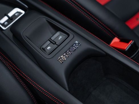 Used 2021 Ferrari F8 Tributo image 54