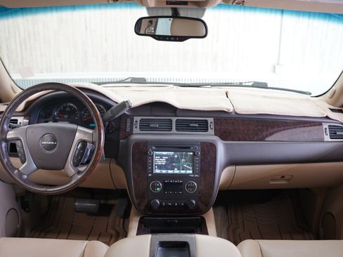 Used 2012 GMC Yukon XL Denali image 17