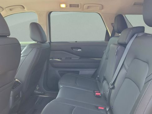 New 2025 Nissan Pathfinder SL image 13