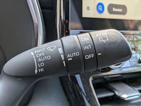 Used 2023 Toyota Highlander Platinum image 9