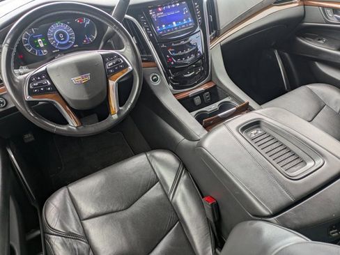 Used 2019 Cadillac Escalade ESV Luxury image 16