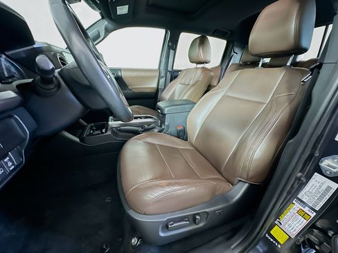 Used 2022 Toyota Tacoma Limited RWD image 13