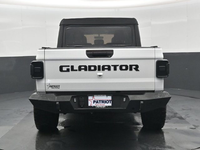 Used 2022 Jeep Gladiator Mojave AWD/4WD image 2