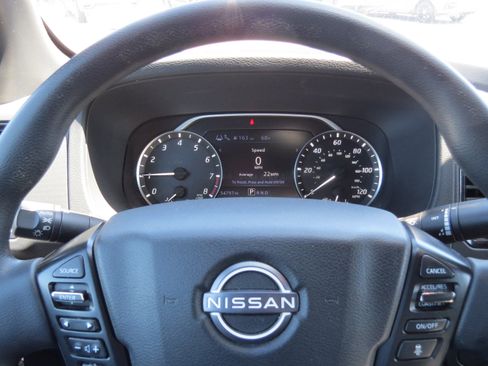 Used 2023 Nissan Frontier SV w/ Midnight Edition Package image 17