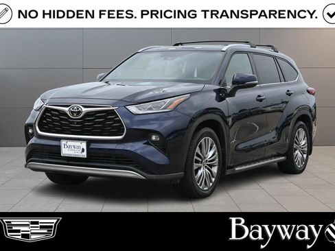 Used 2022 Toyota Highlander Platinum AWD/4WD image 1