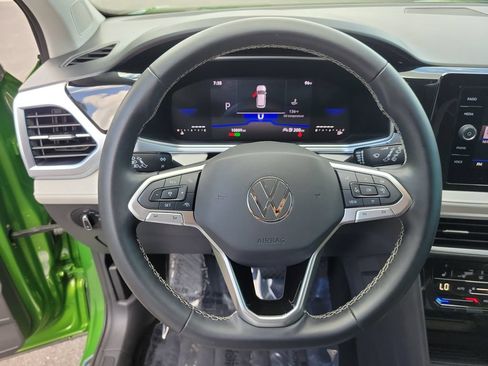 Used 2025 Volkswagen Taos SE FWD image 28