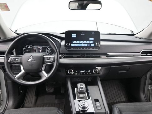 Used 2024 Mitsubishi Outlander SE FWD image 38