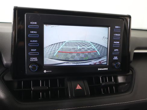 Used 2021 Toyota RAV4 LE image 5