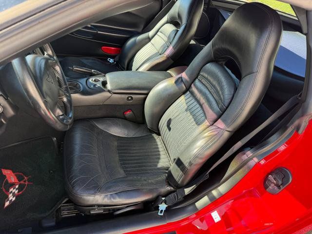 Used 2000 Chevrolet Corvette Coupe w/ Roof Pkg RWD image 7
