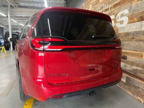 Used 2026 Chrysler Pacifica Limited w/ Uconnect Theater Family Group AWD/4WD image 13