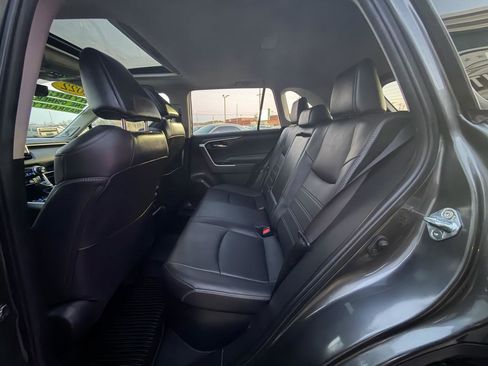 Used 2022 Toyota RAV4 XLE Premium image 16
