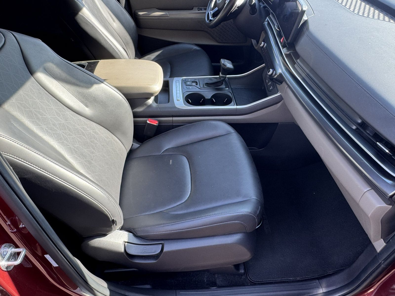 Used 2025 Kia Carnival FWD image 15