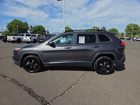 Used 2016 Jeep Cherokee Latitude w/ Comfort/Convenience Group FWD image 11