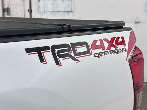 Used 2019 Toyota Tacoma TRD Off-Road image 19
