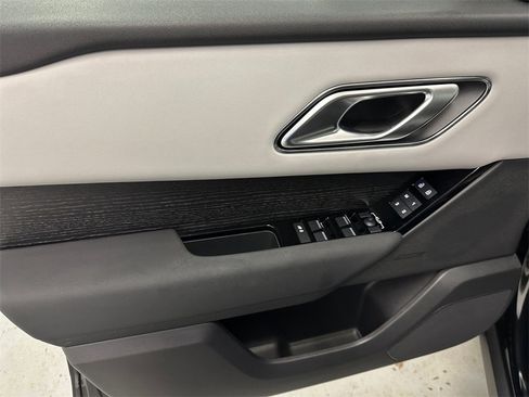 Used 2025 Land Rover Range Rover Velar Dynamic SE image 16