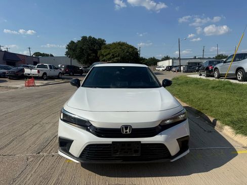 Used 2023 Honda Civic Sport image 2