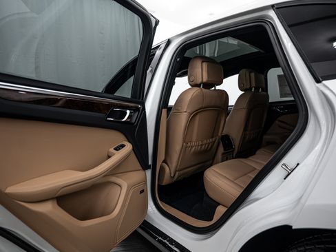 Certified 2026 Porsche Macan AWD/4WD image 21