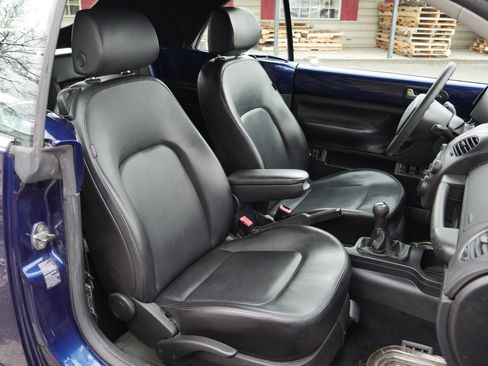 Used 2006 Volkswagen Beetle Convertible w/ Package 1 image 19