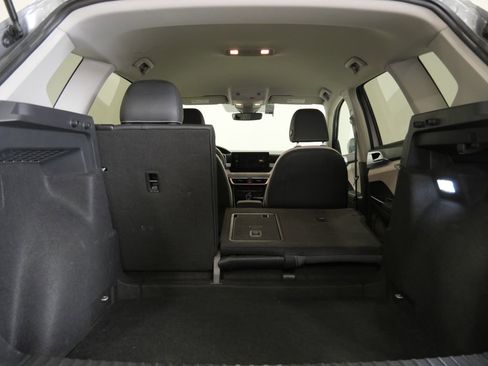 Used 2025 Volkswagen Taos SE image 25