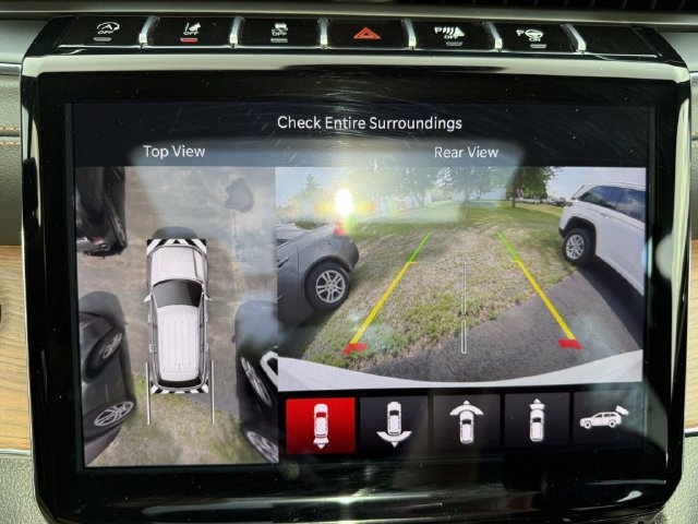 Used 2024 Jeep Grand Cherokee Summit w/ Luxury Tech Group V AWD/4WD image 30