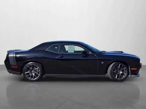 Used 2017 Dodge Challenger R/T Scat Pack RWD image 7