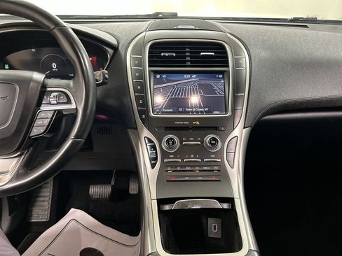 Used 2019 Lincoln Nautilus Select AWD/4WD image 19