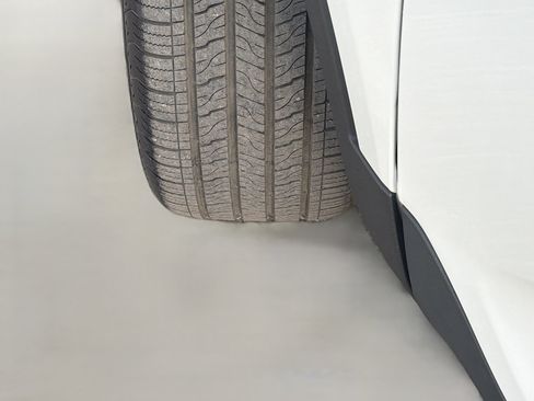 Used 2022 Volvo XC40 T5 Momentum image 42