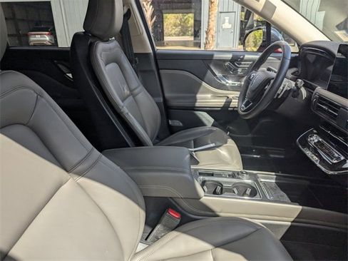 Used 2025 Lincoln Corsair AWD image 5