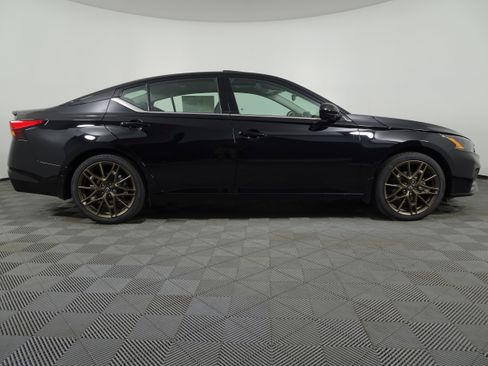 New 2025 Nissan Altima 2.5 SR w/ SR Premium Package image 2