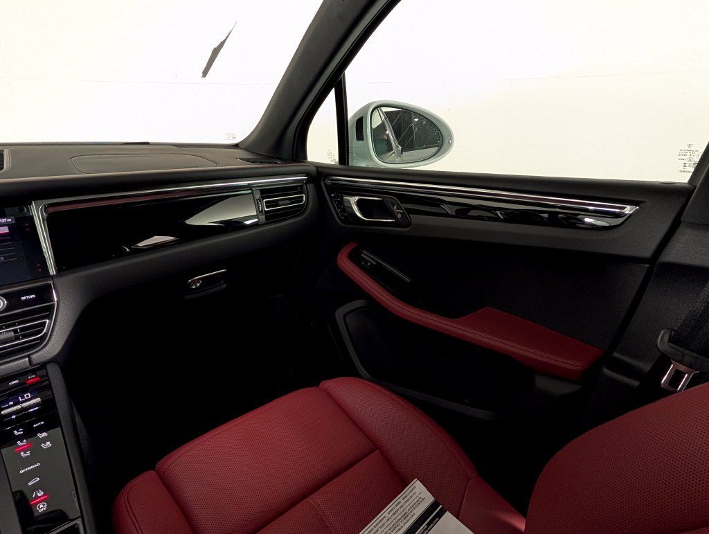 New 2026 Porsche Macan AWD/4WD image 23