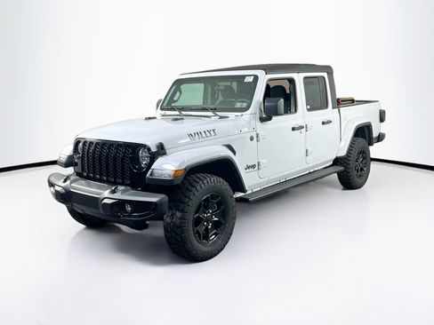 Used 2023 Jeep Gladiator Sport image 1