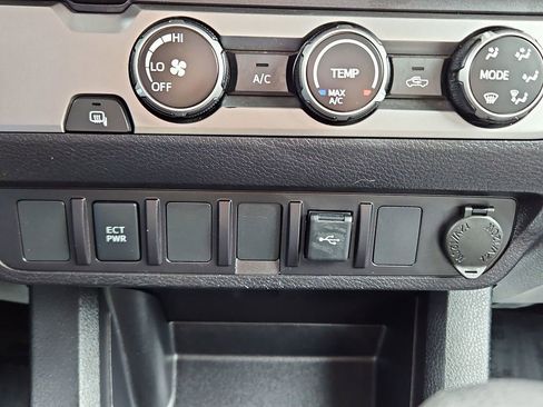 Used 2022 Toyota Tacoma SR5 image 17