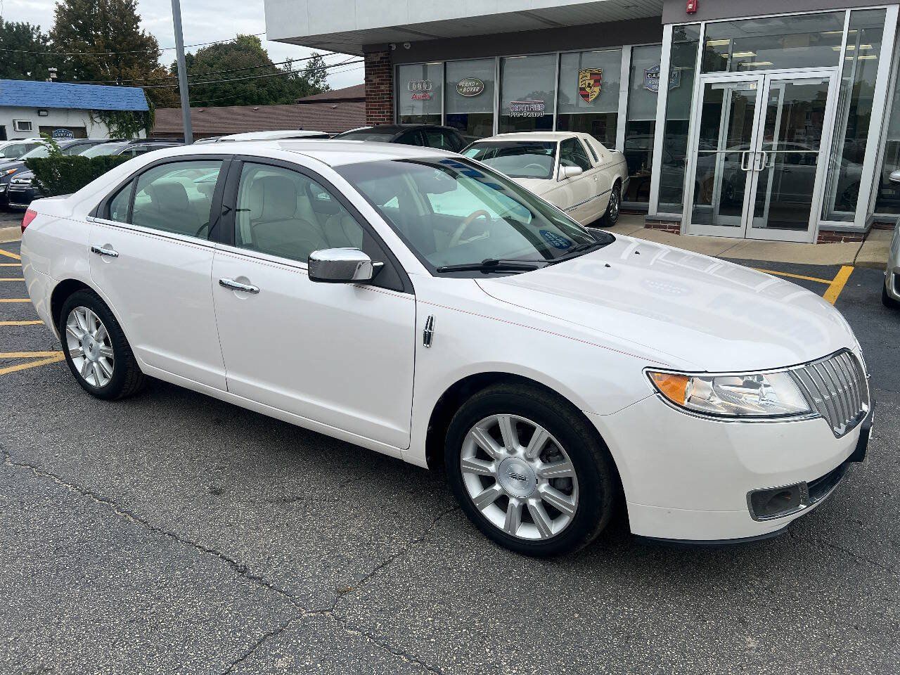 Used 2010 Lincoln MKZ FWD image 4