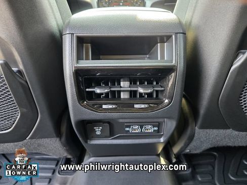 Used 2025 Jeep Grand Cherokee Altitude RWD image 12