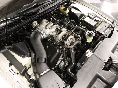Used 1998 Lincoln Mark VIII image 40