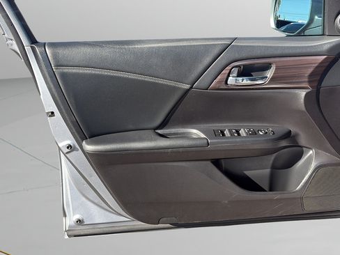 Used 2016 Honda Accord EX image 10