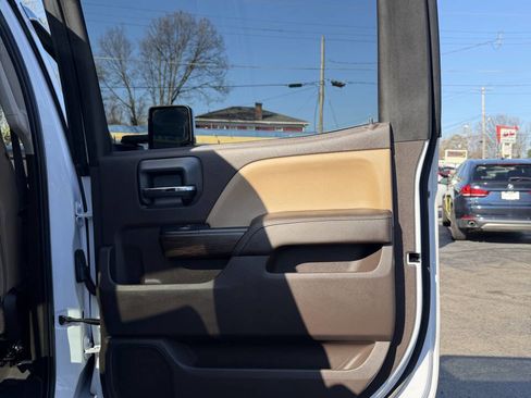 Used 2018 GMC Sierra 3500 Denali w/ Duramax Plus Package image 17