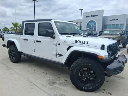 Used 2024 Jeep Gladiator Sport AWD/4WD image 1