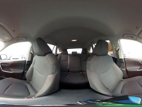 Used 2025 Toyota RAV4 LE image 41