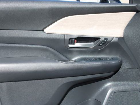 Used 2024 Toyota Grand Highlander FWD image 9