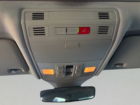 Used 2022 Volkswagen Jetta SEL FWD image 32