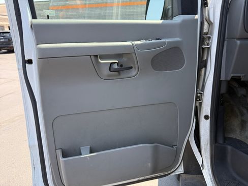 Used 2008 Ford E-250 and Econoline 250 Extended RWD image 13