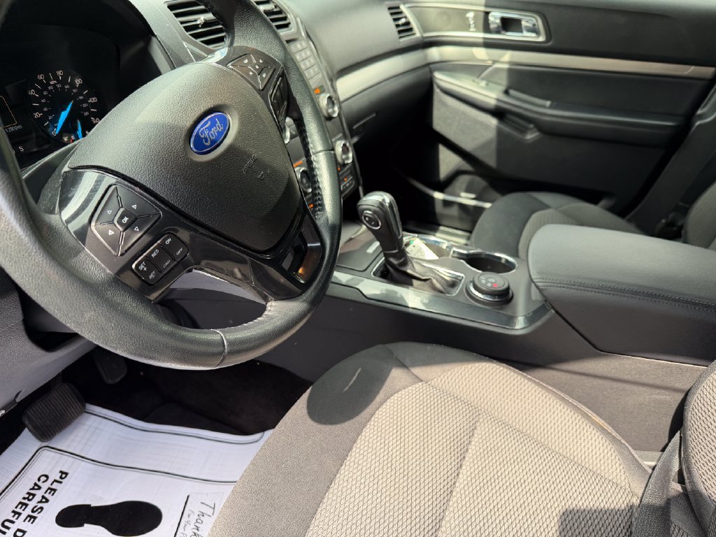 Used 2018 Ford Explorer XLT AWD/4WD image 12