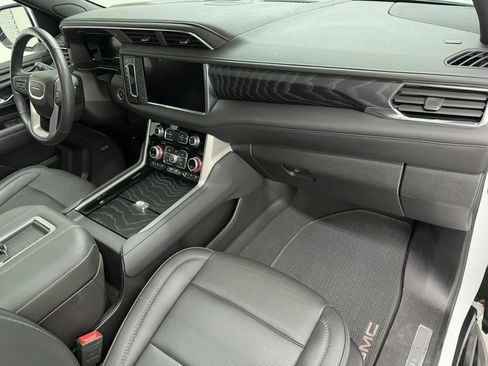 Used 2024 GMC Yukon XL Denali w/ Advanced Technology Package RWD image 11
