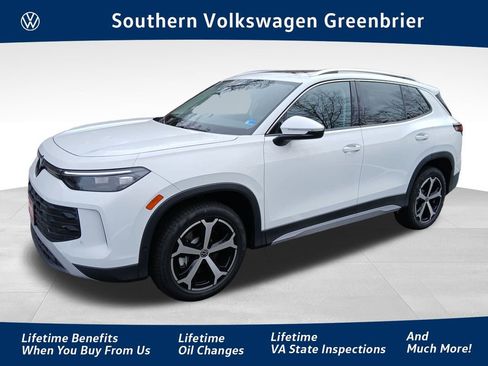 New 2025 Volkswagen Tiguan SE image 1