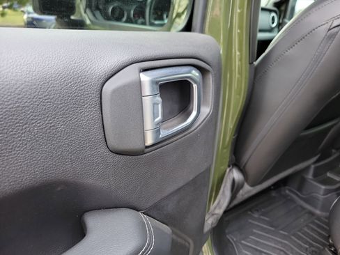 Used 2022 Jeep Wrangler Unlimited Sahara w/ Cold Weather Group image 13