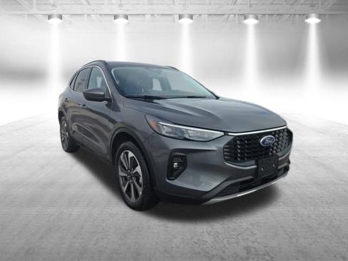 Used 2025 Ford Escape Platinum image 2