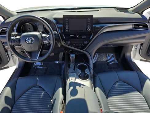 Used 2024 Toyota Camry SE image 9